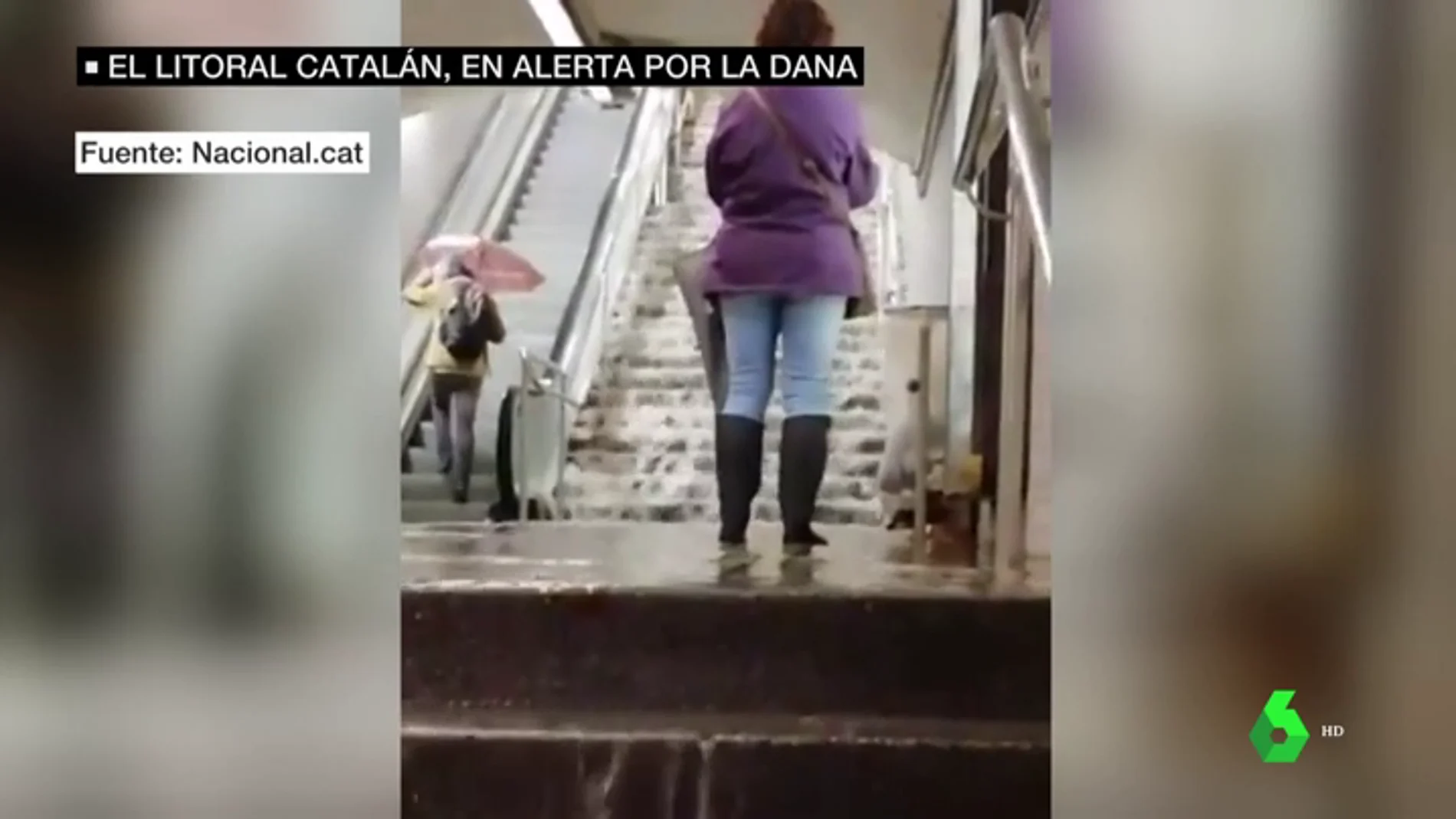 Cascadas en las escaleras del metro y calles anegadas: los estragos del paso de la DANA por Barcelona