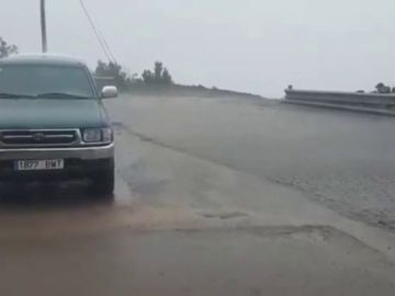 Una potente borrasca provoca fuertes vientos y lluvias en las Islas Canarias Una potente borrasca provoca fuertes vientos y lluvias en las Islas Canarias