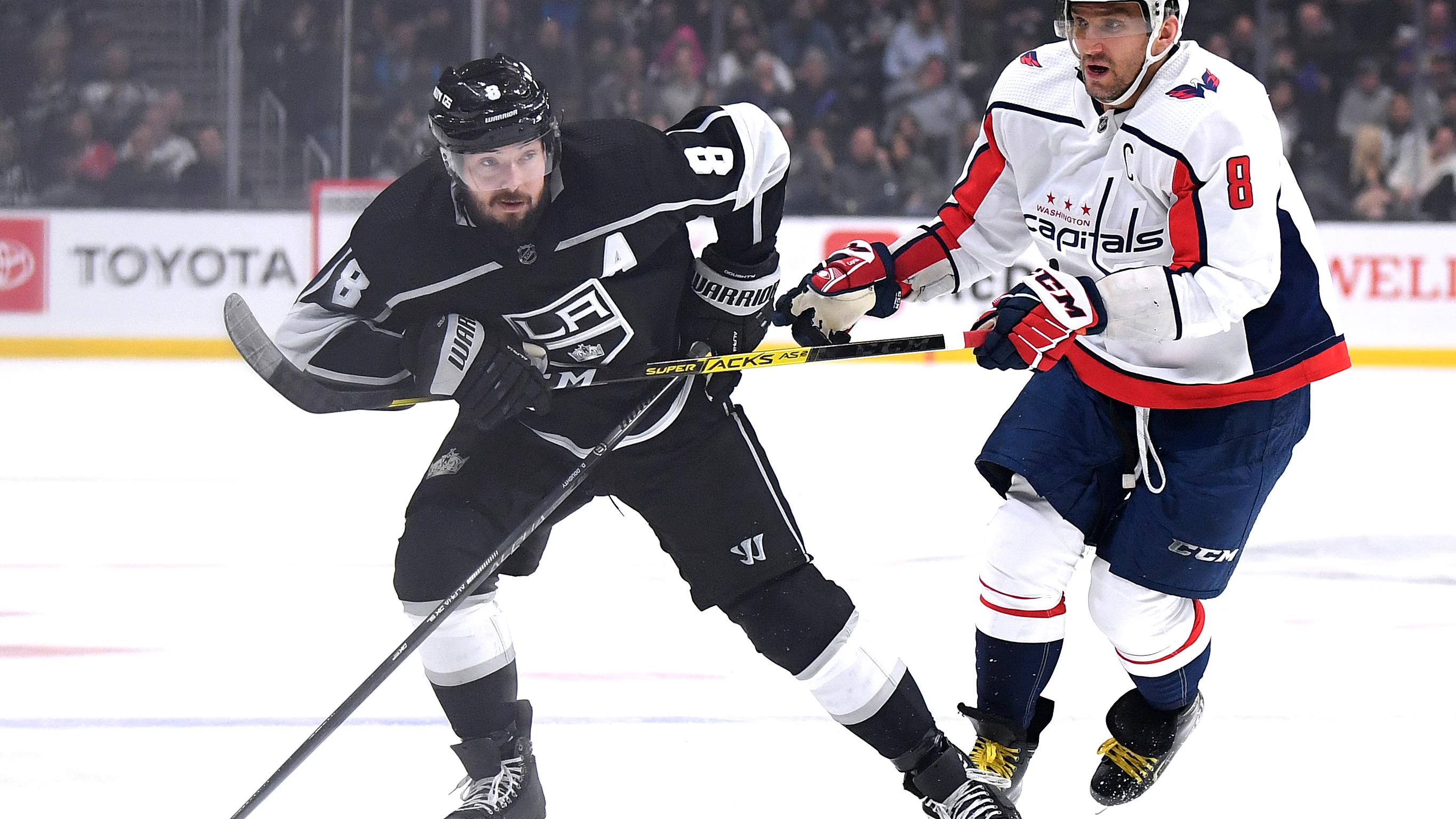 Drew Doughty y Alex Ovechkin, en el partido del 'soplete'