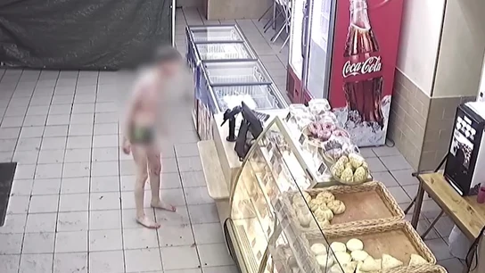 Un niño de 12 años pide ayuda ensangrentado tras escapar de su padrastro: había matado a toda su familia Un niño de 12 años pide ayuda ensangrentado tras escapar de su padrastro: había matado a toda su familia