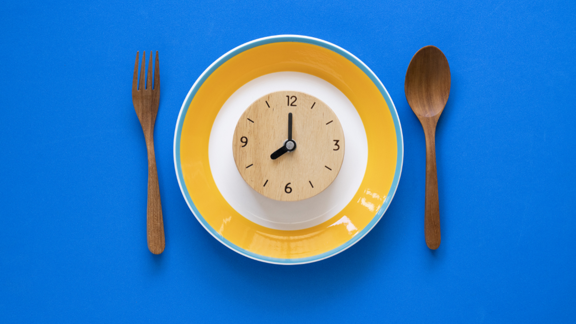 plato con un reloj