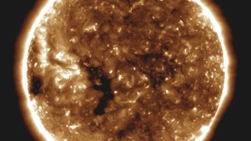 Fotografía cedida por la NASA, capturada el 27 de octubre de 2018 por el Observatorio de Dinámica Solar (SDO