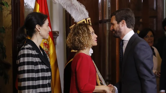 Pablo Casado saluda a la presidenta del Congreso, Meritxell Batet, en el acto por el aniversario de la Constitución Pablo Casado saluda a la presidenta del Congreso, Meritxell Batet, en el acto por el aniversario de la Constitución