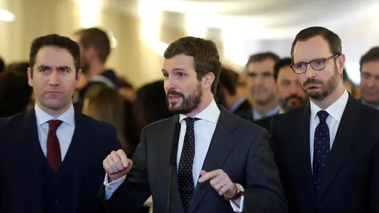 Los diputados del PP, Pablo Casado, Javier Maroto (d) y Teodoro García Egea (i) hace declaraciones a los medios a su llegada al Congreso de los Diputados. Los diputados del PP, Pablo Casado, Javier Maroto (d) y Teodoro García Egea (i) hace declaraciones a los medios a su llegada al Congreso de los Diputados.