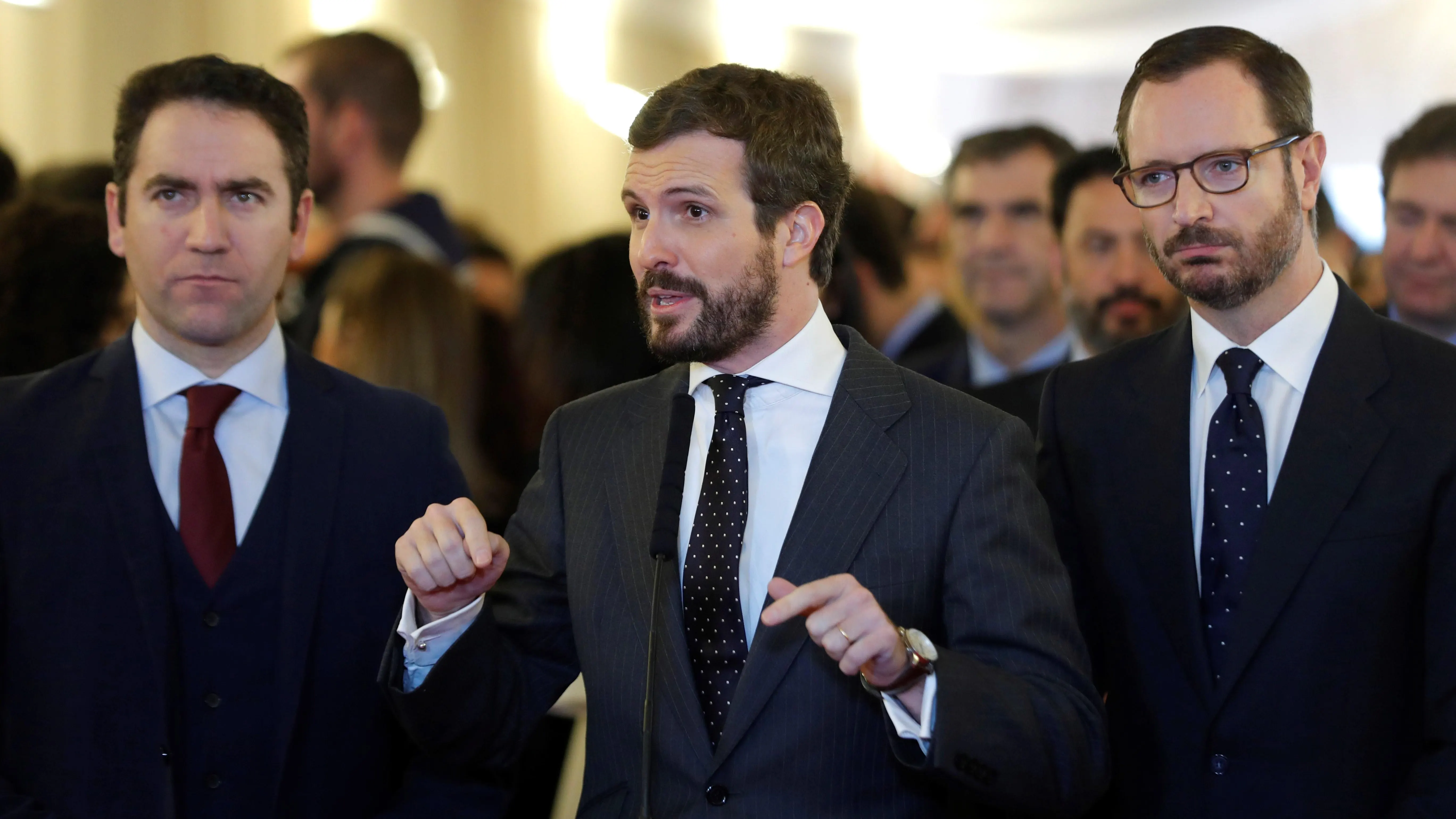 Los diputados del PP, Pablo Casado, Javier Maroto (d) y Teodoro García Egea (i) hace declaraciones a los medios a su llegada al Congreso de los Diputados.