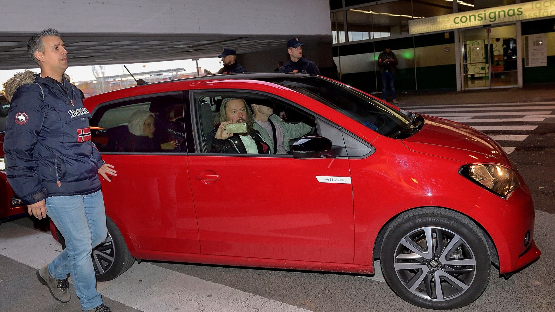 Greta Thunberg en un Seat Mii electric en Madrid.