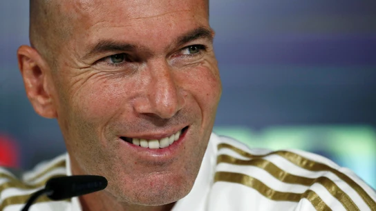 Zidane, sonriente en rueda de prensa Zidane, sonriente en rueda de prensa
