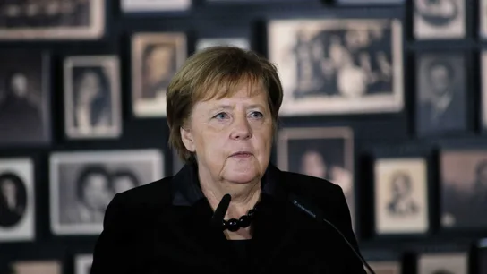 Angela Merkel interviene durante su visita al campo de concentración de Auschwitz Angela Merkel interviene durante su visita al campo de concentración de Auschwitz