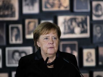 Angela Merkel interviene durante su visita al campo de concentración de Auschwitz Angela Merkel interviene durante su visita al campo de concentración de Auschwitz
