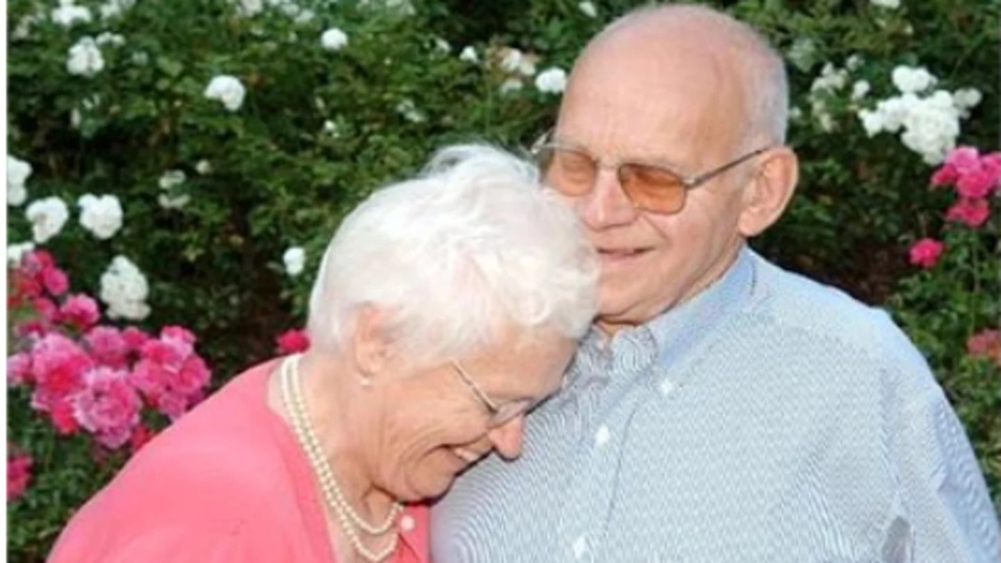 Bob fallece un días después que su mujer Corrine Matrimonio de Minnesota