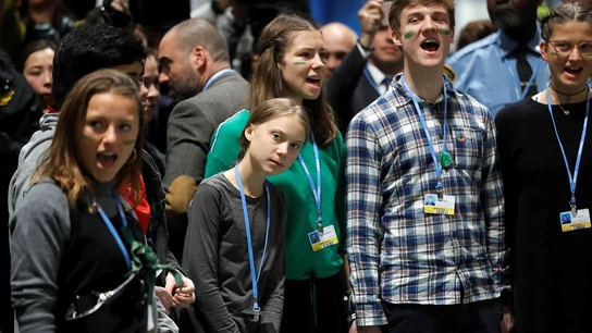 Greta Thunberg junto a jóvenes de Fridays For Future Greta Thunberg junto a jóvenes de Fridays For Future