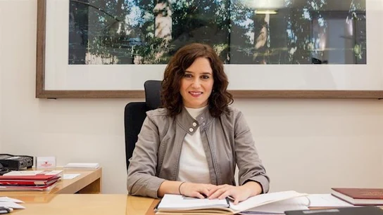 Imagen de Isabel Díaz ayuso en su despacho. Imagen de Isabel Díaz ayuso en su despacho.