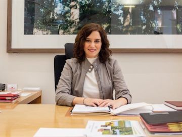 Imagen de Isabel Díaz ayuso en su despacho. Imagen de Isabel Díaz ayuso en su despacho.