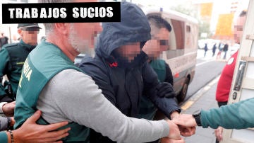 Agentes de la Guardia Civil trasladan al asesino confeso de Marta Calvo