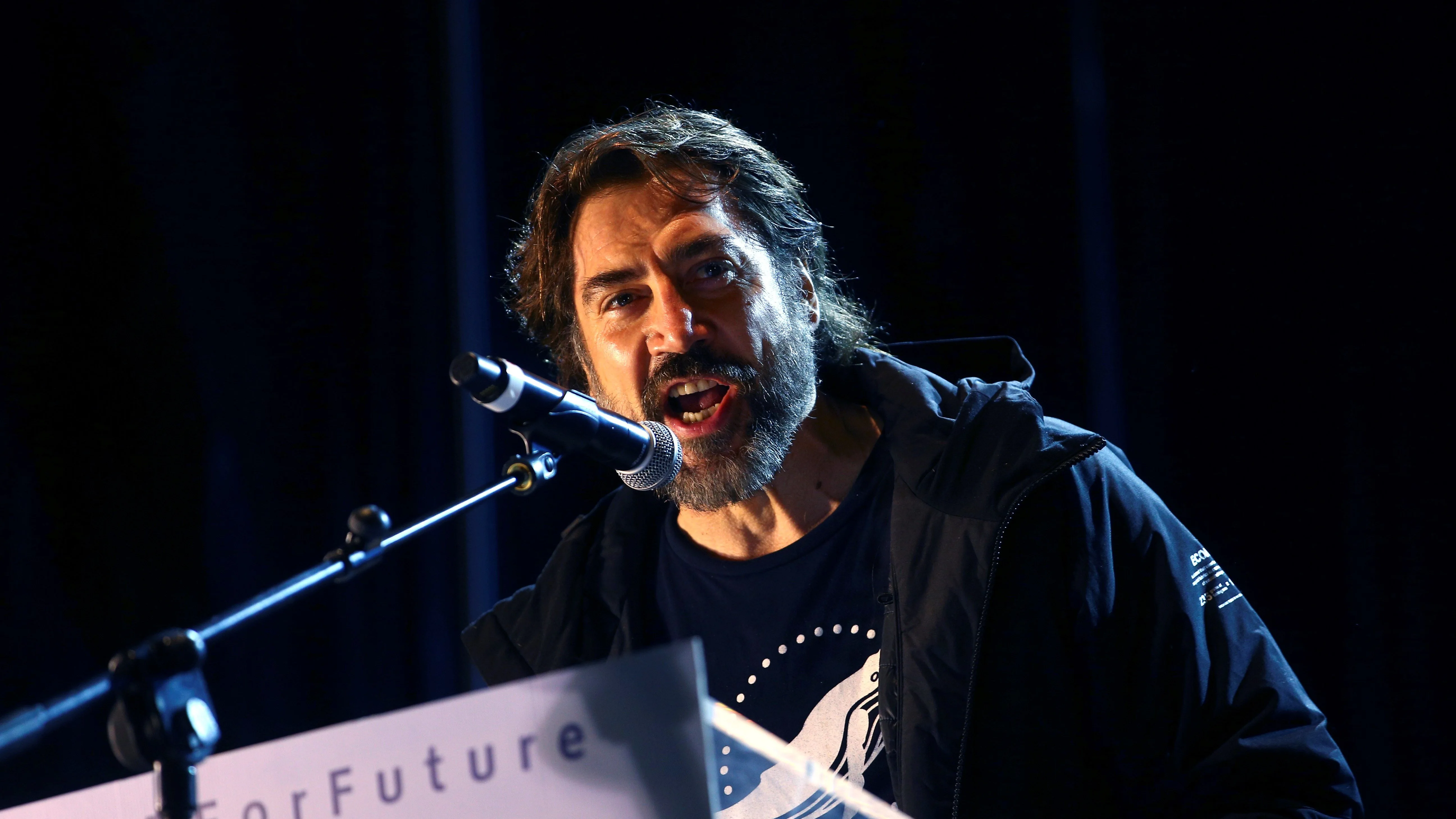 El actor Javier Bardem interviene en la Marcha por el Clima