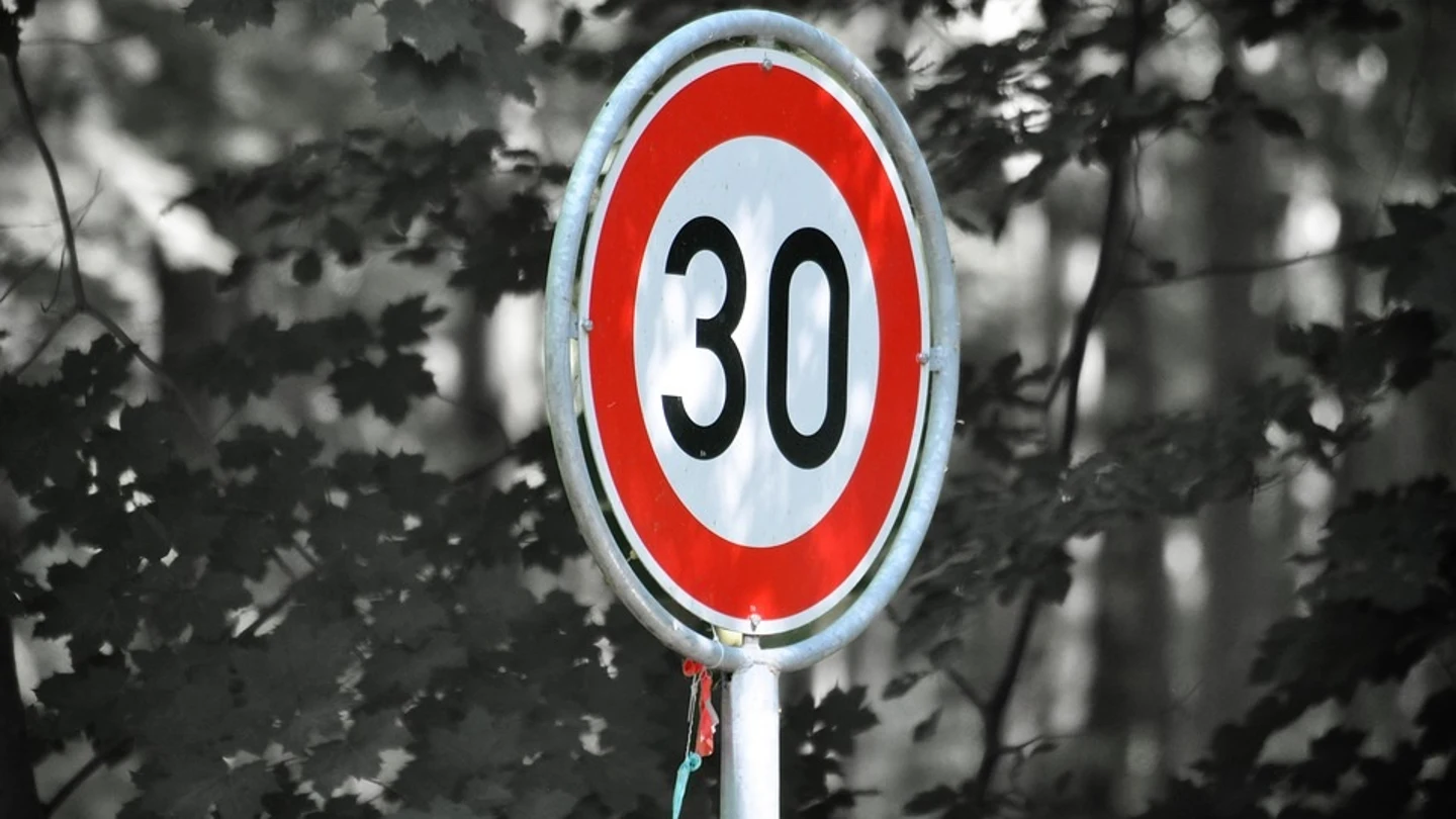 Imagen de una señal de limitación de velocidad Imagen de una señal de limitación de velocidad