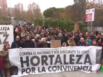Concentración de los vecinos de Hortaleza, en Madrid, en contra del racismo y por la convivencia Concentración de los vecinos de Hortaleza, en Madrid, en contra del racismo y por la convivencia