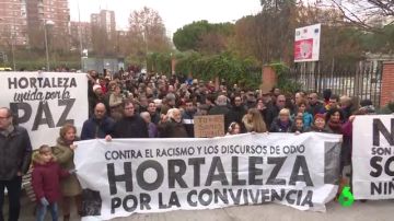 Concentración de los vecinos de Hortaleza, en Madrid, en contra del racismo y por la convivencia