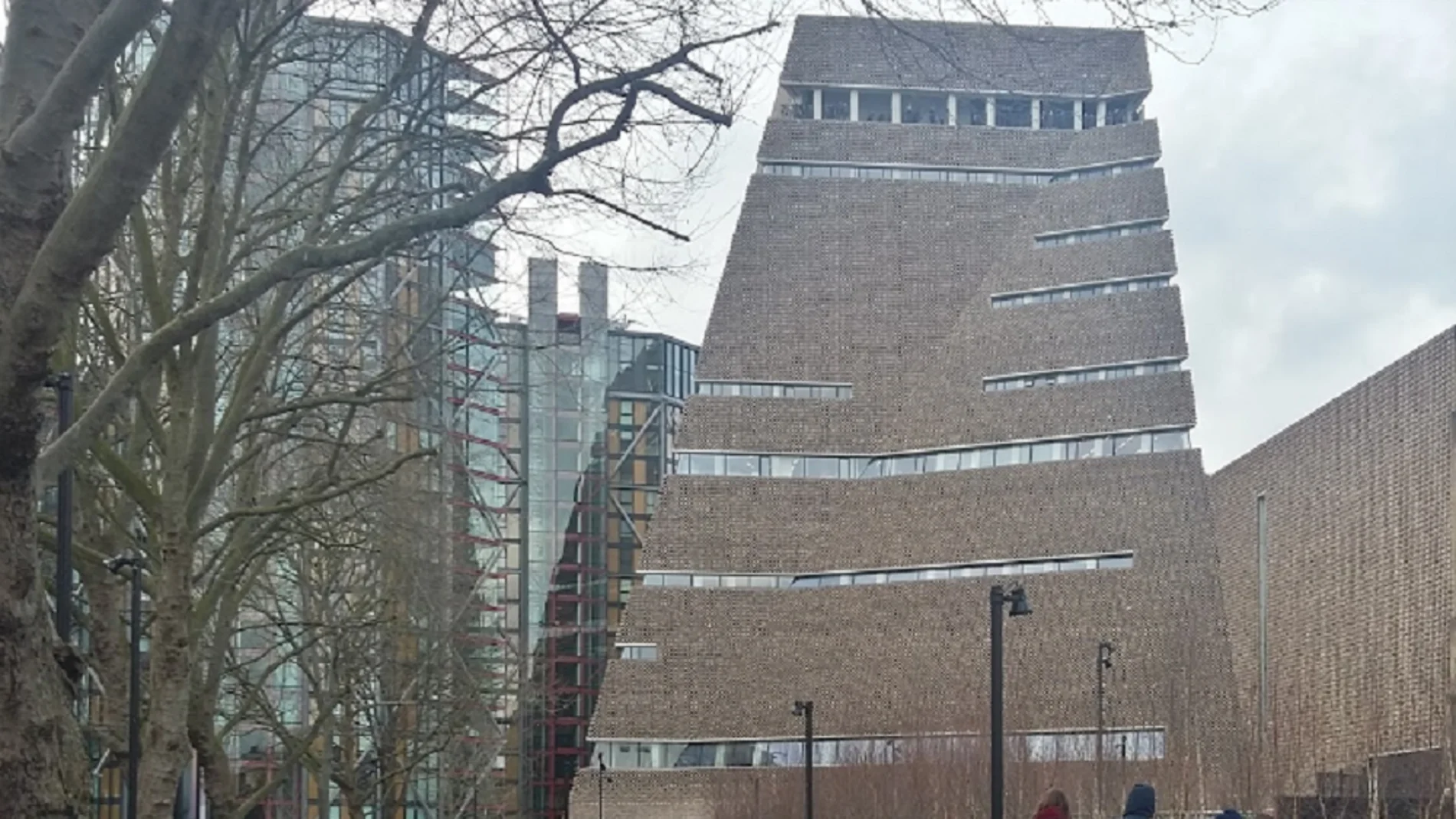 Imagen de 'Tate Modern', edificio desde donde se tiró al niño. 