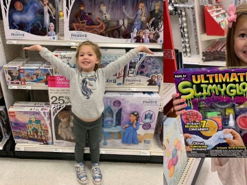 Imagen de la niña con los juguetes. Imagen de la niña con los juguetes.