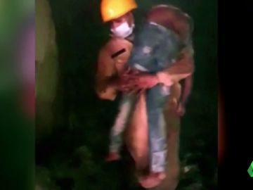 Rescate de víctimas de un incendio en Nueva Delhi Rescate de víctimas de un incendio en Nueva Delhi