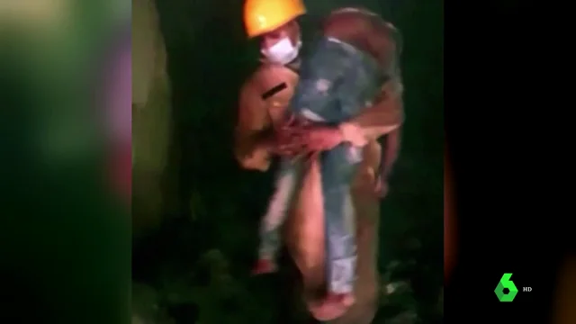 Rescate de víctimas de un incendio en Nueva Delhi