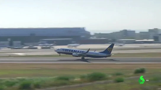 Ryanair mantendrá su base en Girona a cambio de empeorar las condiciones laborales Ryanair mantendrá su base en Girona a cambio de empeorar las condiciones laborales