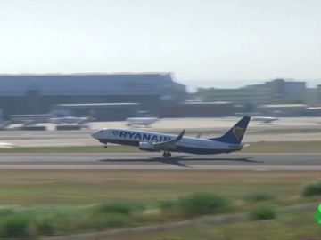 Ryanair mantendrá su base en Girona a cambio de empeorar las condiciones laborales Ryanair mantendrá su base en Girona a cambio de empeorar las condiciones laborales