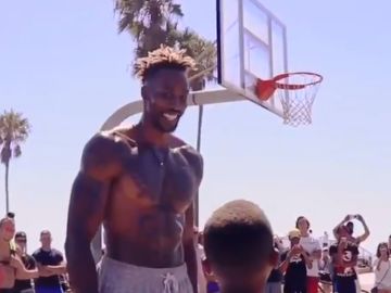 Dwight Howard, en una cancha callejera de Los Ángeles Dwight Howard, en una cancha callejera de Los Ángeles