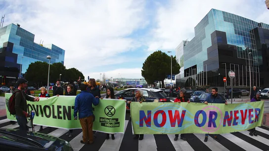 Vista de la manifestación organizada por el movimiento social mundial Extinction Rebellion en solidaridad con los indígenas del Amazonas Vista de la manifestación organizada por el movimiento social mundial Extinction Rebellion en solidaridad con los indígenas del Amazonas