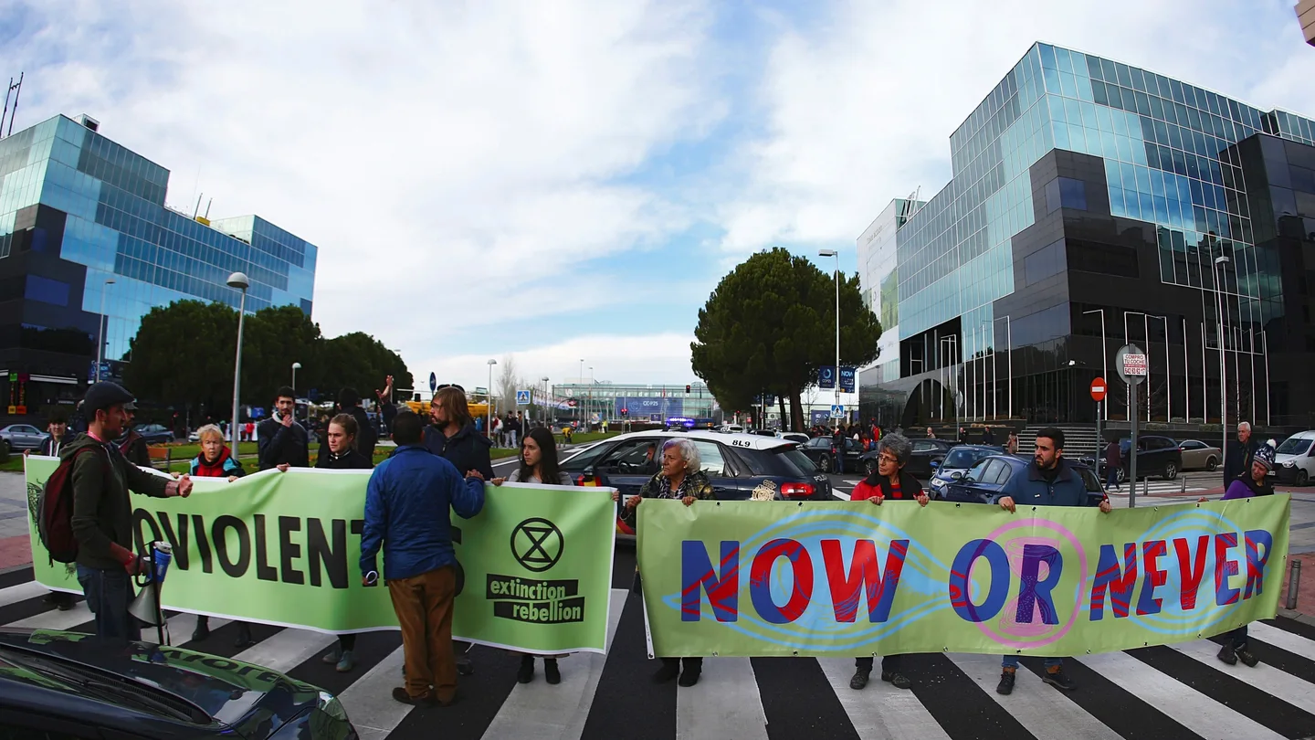 Vista de la manifestación organizada por el movimiento social mundial Extinction Rebellion en solidaridad con los indígenas del Amazonas Vista de la manifestación organizada por el movimiento social mundial Extinction Rebellion en solidaridad con los indígenas del Amazonas