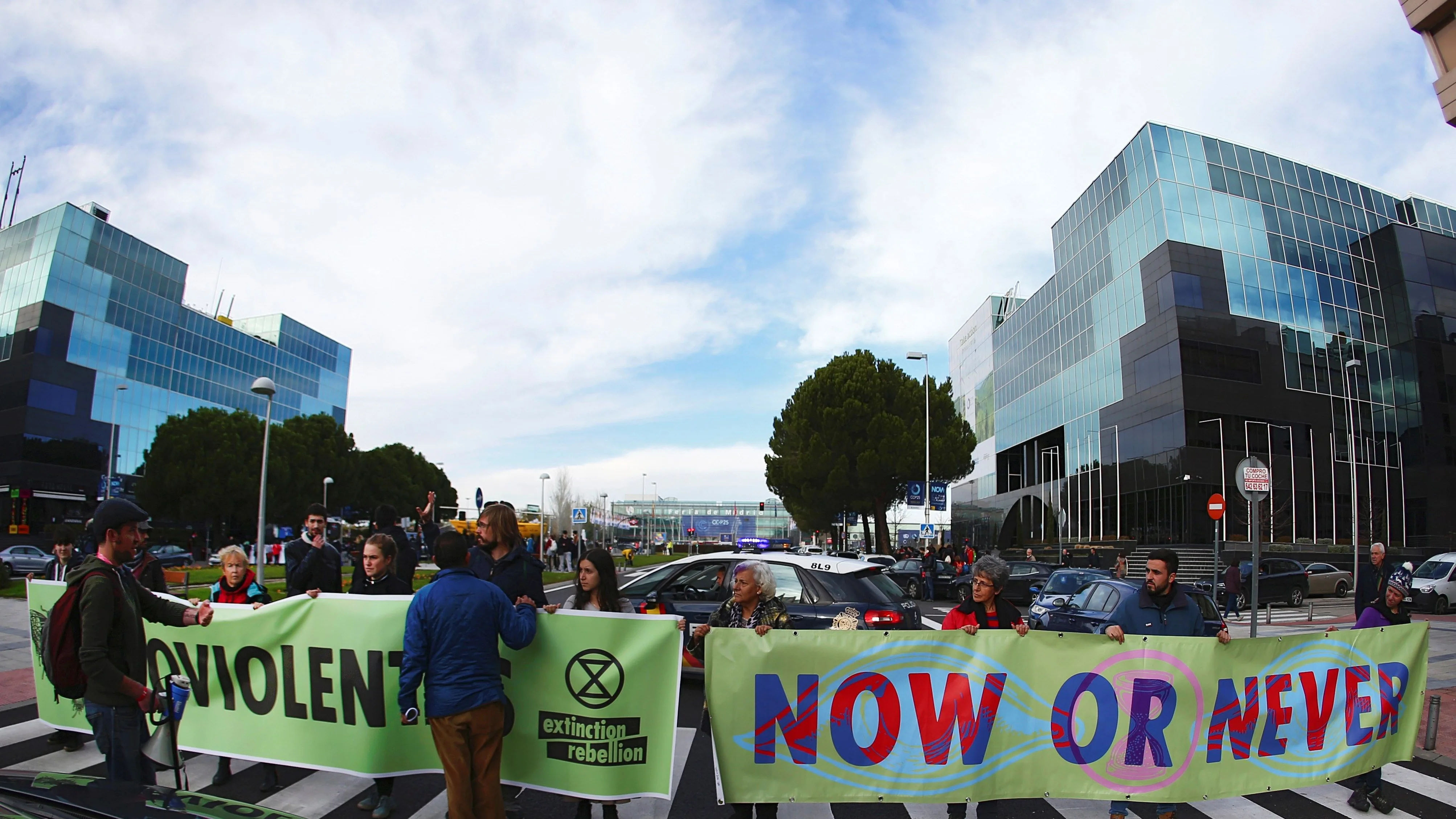 Vista de la manifestación organizada por el movimiento social mundial Extinction Rebellion en solidaridad con los indígenas del Amazonas