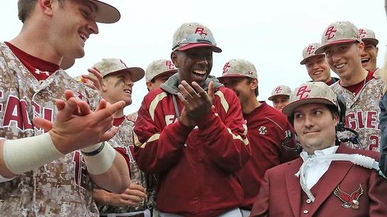 Pete Frates, junto a los jugadores de béisbol de Boston College Pete Frates, junto a los jugadores de béisbol de Boston College