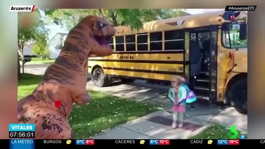 Si te espera vestida de dinosaurio al llegar del cole se merece ser tu tía favorita Si te espera vestida de dinosaurio al llegar del cole se merece ser tu tía favorita