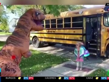 Si te espera vestida de dinosaurio al llegar del cole se merece ser tu tía favorita Si te espera vestida de dinosaurio al llegar del cole se merece ser tu tía favorita