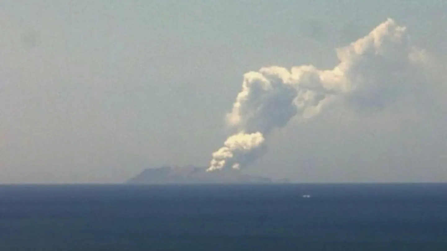 Erupción del volcán Whakaari en Nueva Zelanda Erupción del volcán Whakaari en Nueva Zelanda