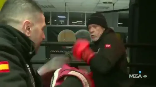 El intenso entrenamiento de madrugada de Alfredo Duro antes de su debut como boxeador El intenso entrenamiento de madrugada de Alfredo Duro antes de su debut como boxeador