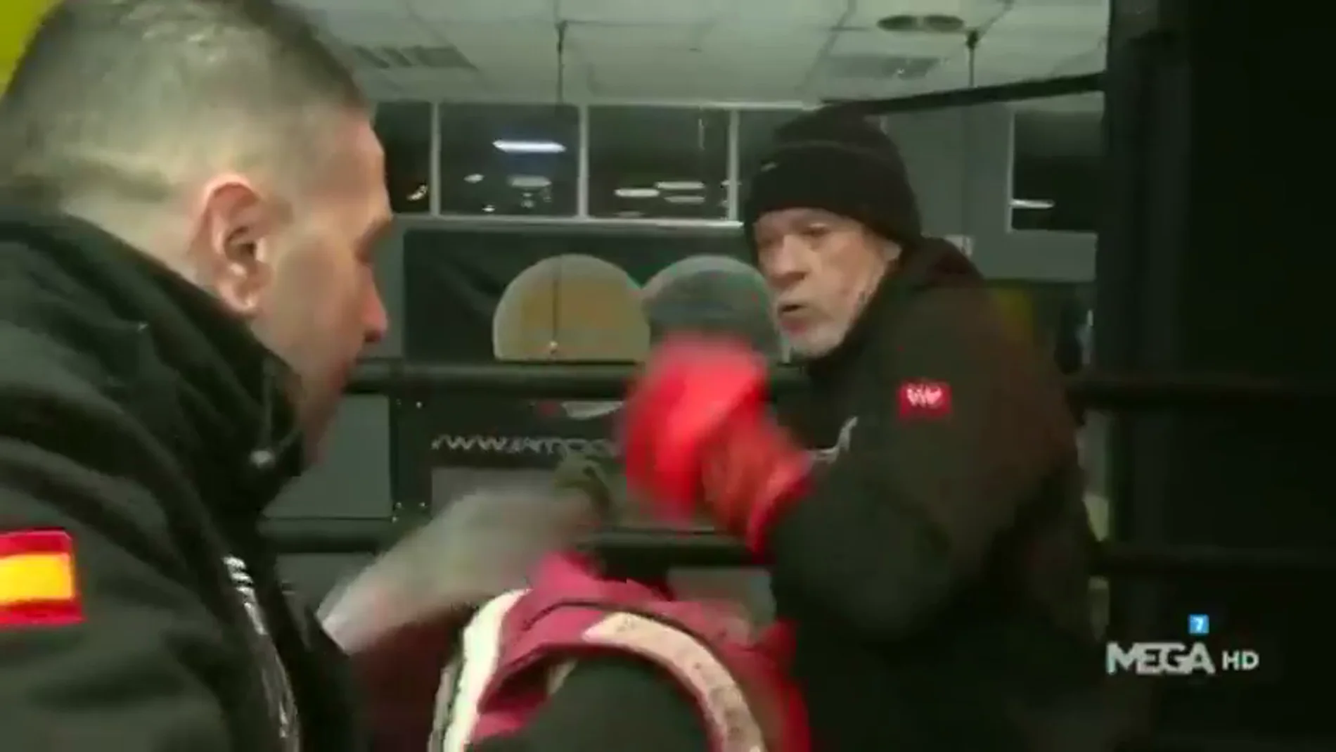 El intenso entrenamiento de madrugada de Alfredo Duro antes de su debut como boxeador