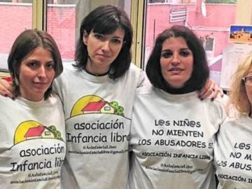 Devuelven la custodia de su hija a la vicepresidenta de Infancia Libre Devuelven la custodia de su hija a la vicepresidenta de Infancia Libre