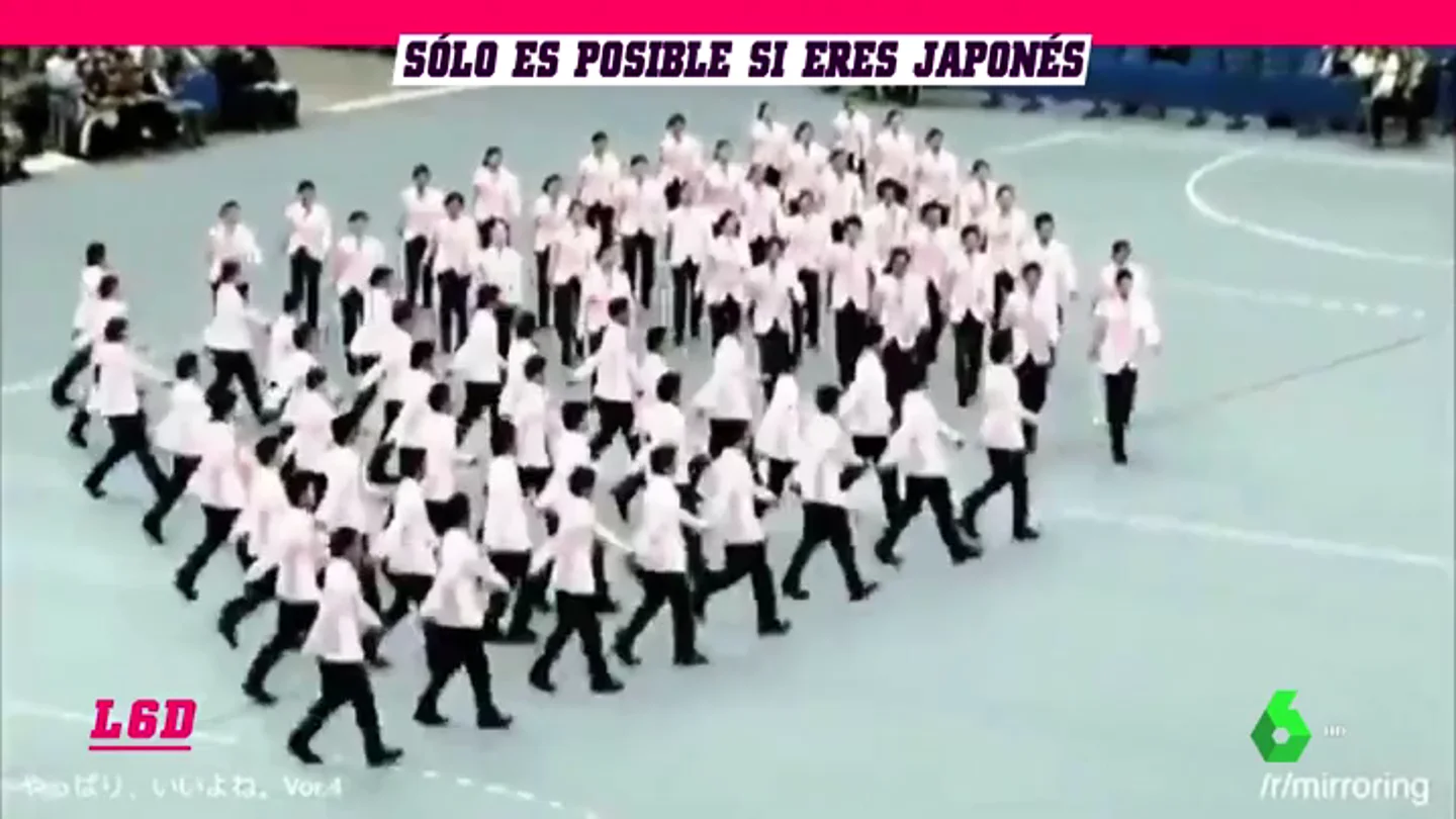 En Japón andar es un deporte: Shuudan Koudou, consiste en caminar totalmente sincronizado en todas las direcciones En Japón andar es un deporte: Shuudan Koudou, consiste en caminar totalmente sincronizado en todas las direcciones