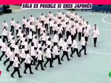 En Japón andar es un deporte: Shuudan Koudou, consiste en caminar totalmente sincronizado en todas las direcciones En Japón andar es un deporte: Shuudan Koudou, consiste en caminar totalmente sincronizado en todas las direcciones