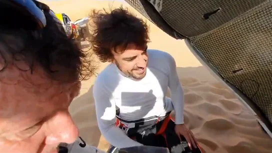 Fernando Alonso, reparando su Toyota Fernando Alonso, reparando su Toyota