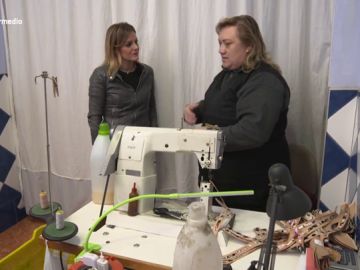 La esclavitud de las aparadoras: cobran 0,60 por un par de sandalias que se venden por 800 euros en el mercado La esclavitud de las aparadoras: cobran 0,60 por un par de sandalias que se venden por 800 euros en el mercado