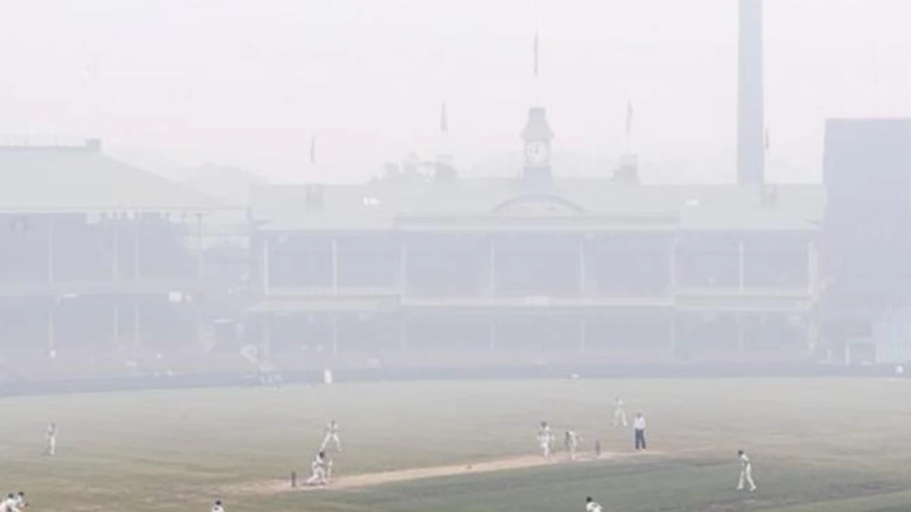 El Sydney Cricket Ground, teñido de una espesa neblina