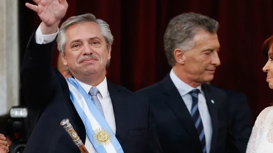 Alberto Fernández asume como presidente junto al presidente saliente, Mauricio Macri Alberto Fernández asume como presidente junto al presidente saliente, Mauricio Macri