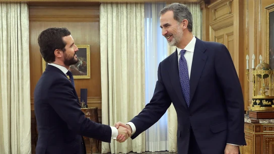 Pablo Casado saluda al Rey Felipe VI. Pablo Casado saluda al Rey Felipe VI.
