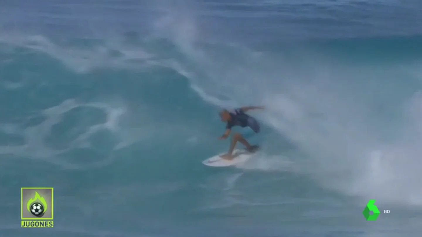 Kelly Slater, la gran leyenda del surf, surfea una ola perfecta en la última prueba del mundial masculino Kelly Slater, la gran leyenda del surf, surfea una ola perfecta en la última prueba del mundial masculino