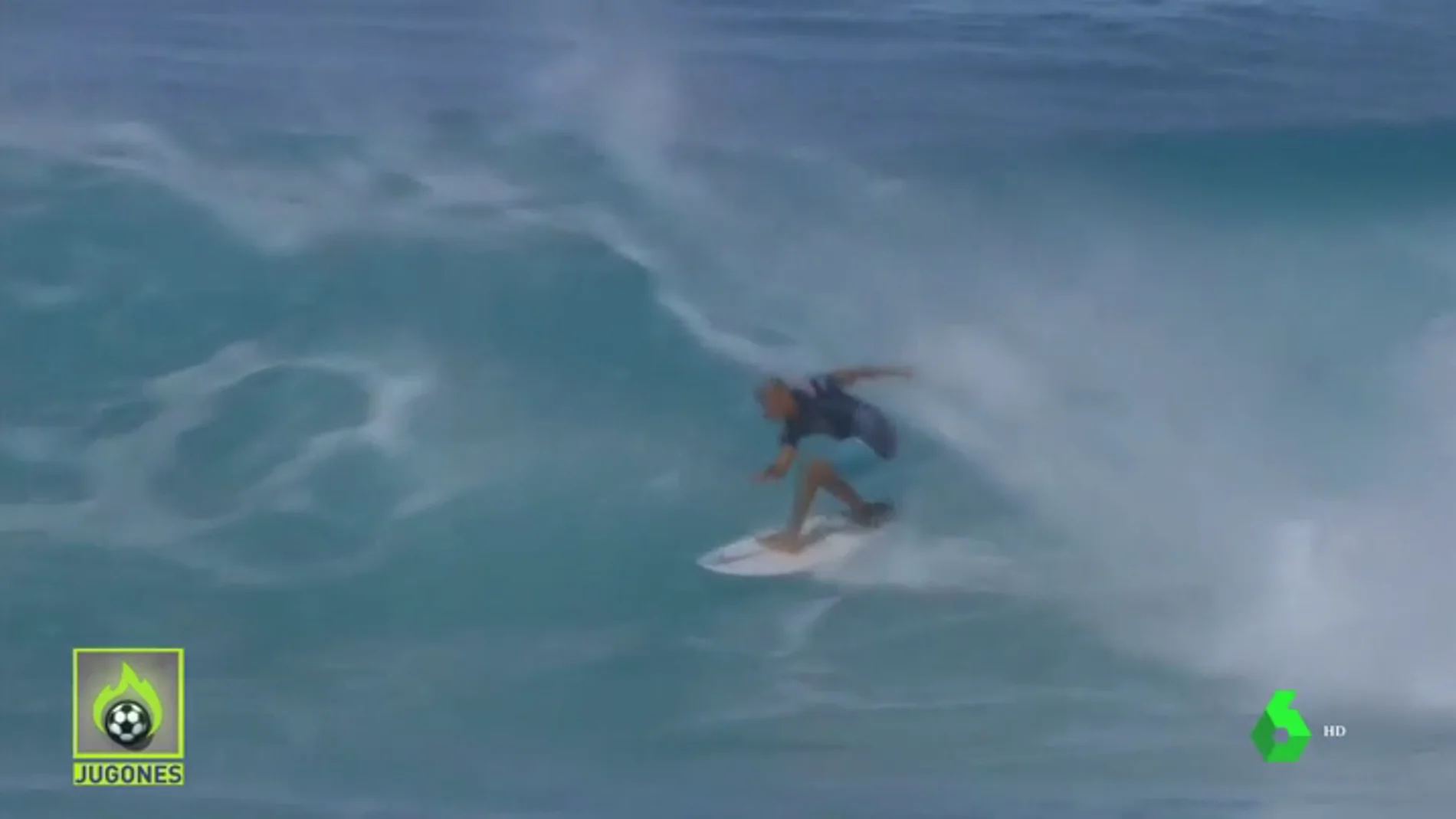 Kelly Slater, la gran leyenda del surf, surfea una ola perfecta en la última prueba del mundial masculino