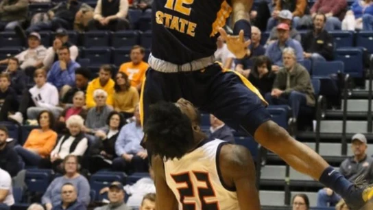 'Ja' Morant, abusando del aro y del rival en su etapa en Murray State 'Ja' Morant, abusando del aro y del rival en su etapa en Murray State