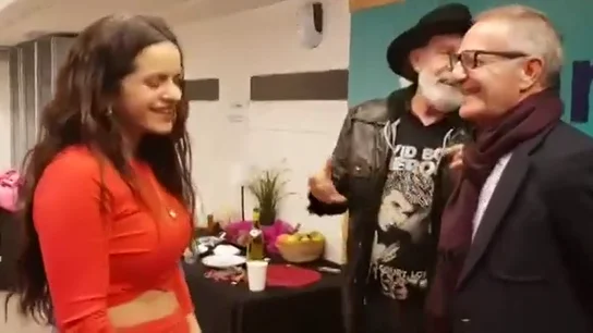 La reacción de Rosalía al encontrarse con el ministro de Cultura: "¿Quién es?" La reacción de Rosalía al encontrarse con el ministro de Cultura: "¿Quién es?"